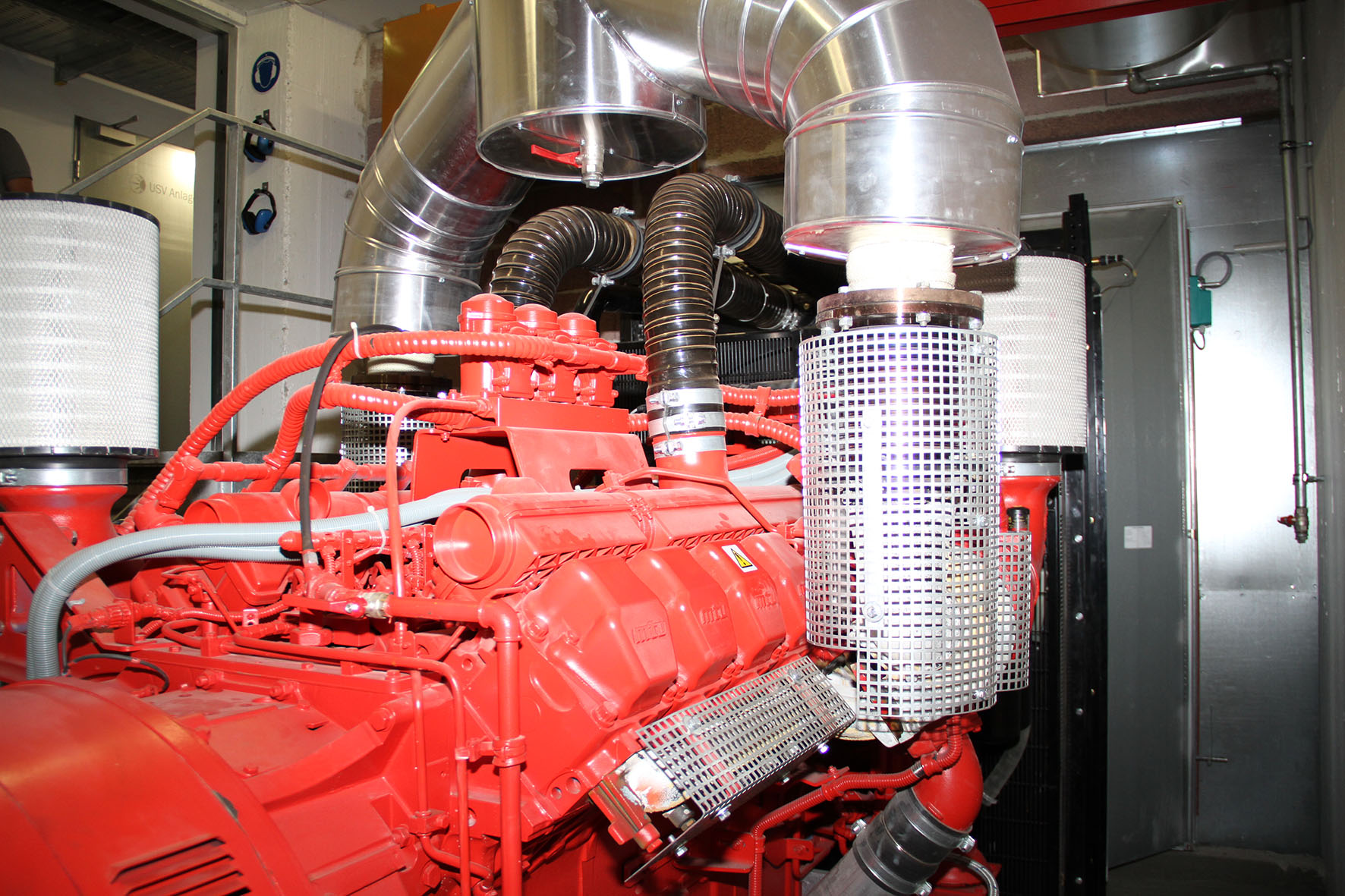 conova Rechenzentrum Dieselgenerator Führungen Blick ins Innere eines Rechenzentrums